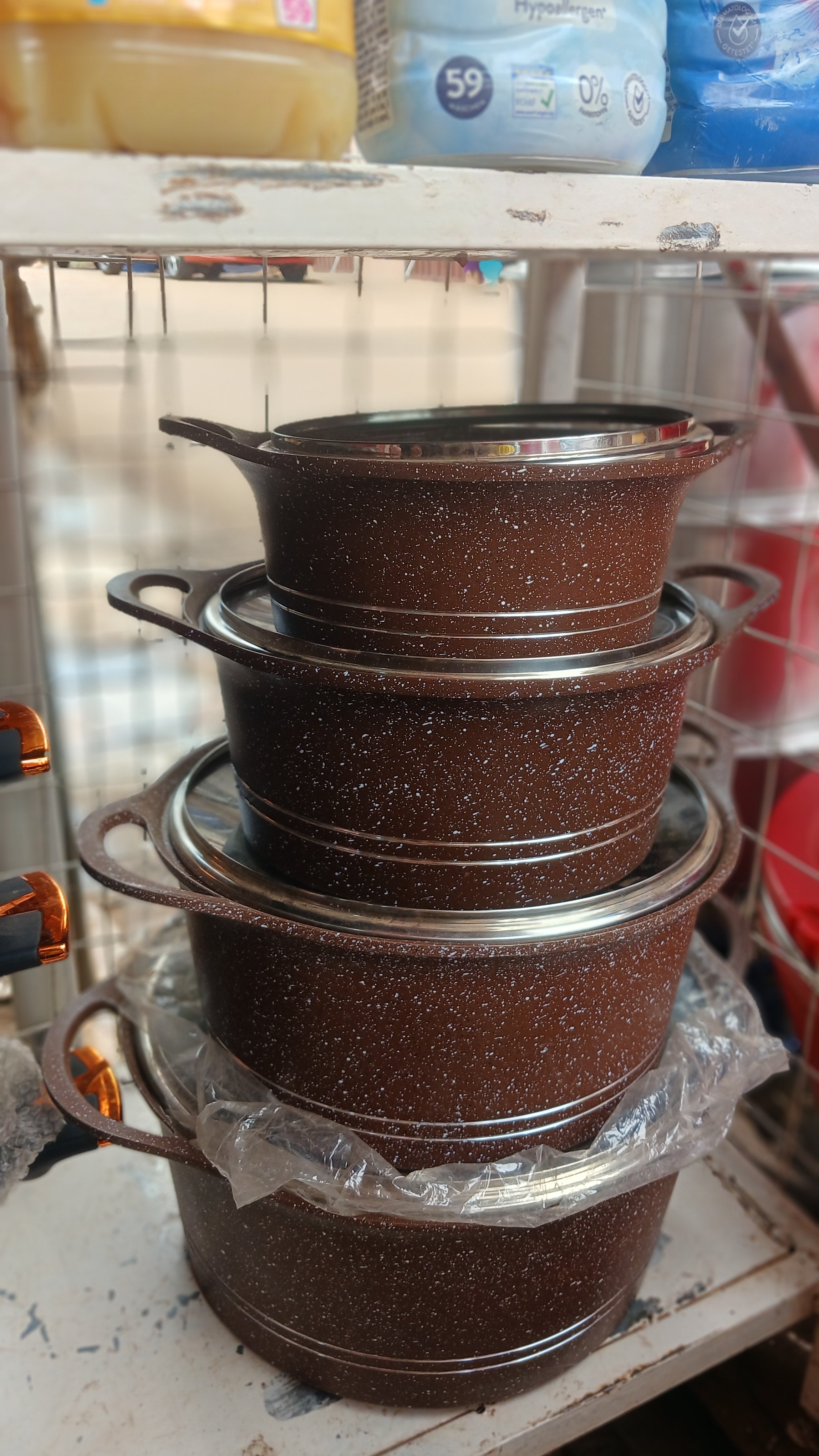 granite-coated die-cast aluminum cookware set