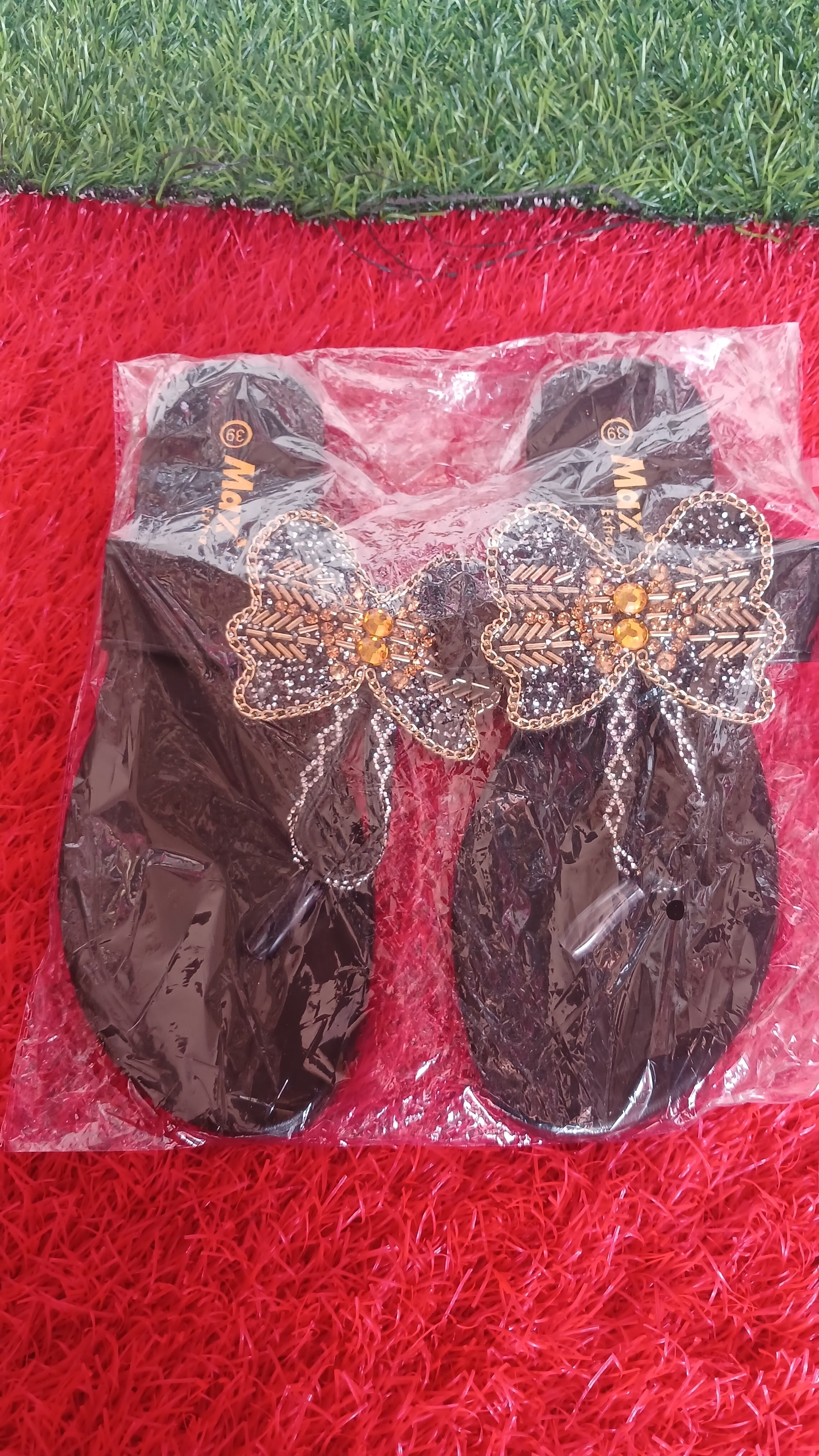 Max Extra flat slippers for women