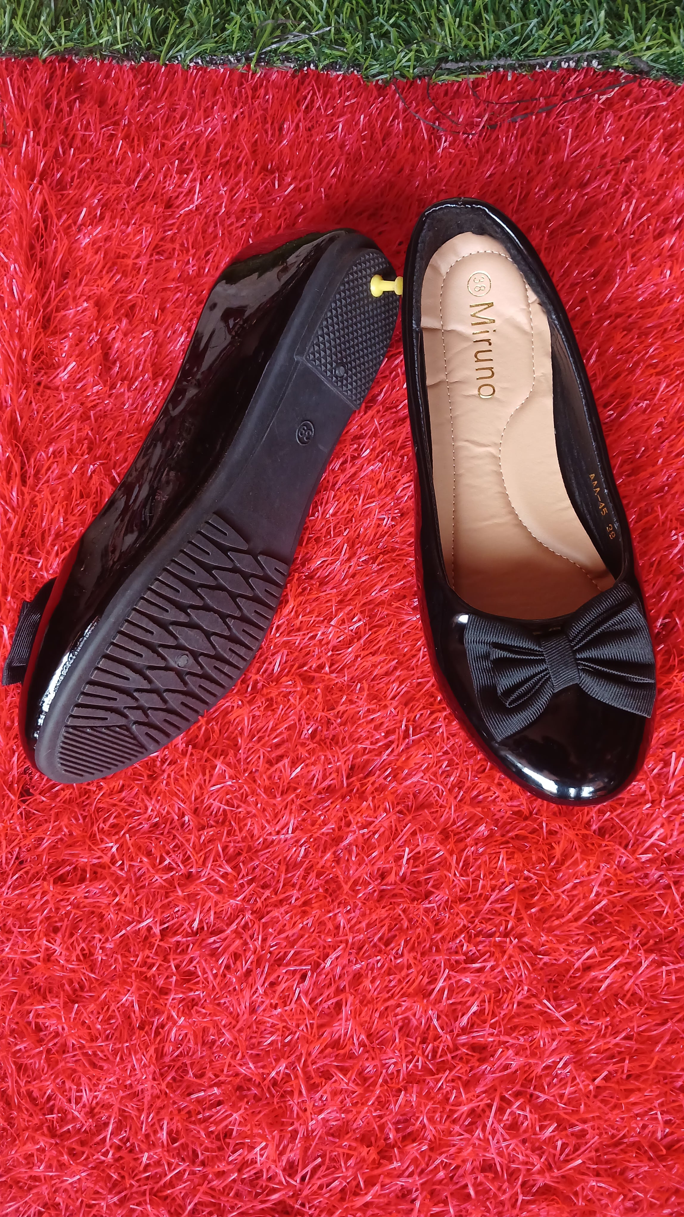 black women's flat shoes
