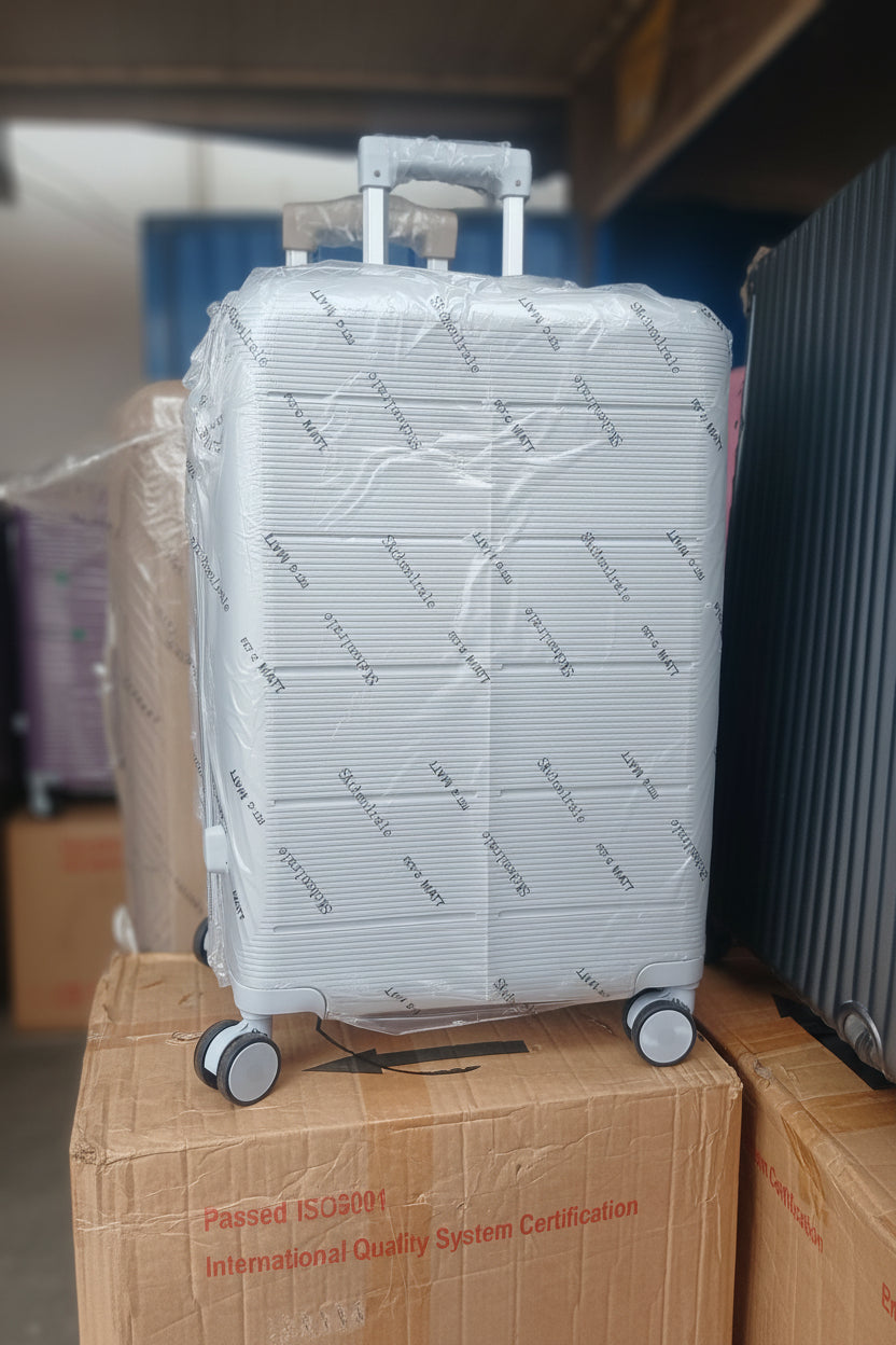 hardside spinner trolley suitcase from the American Tourister Stratum 2.0 collection.