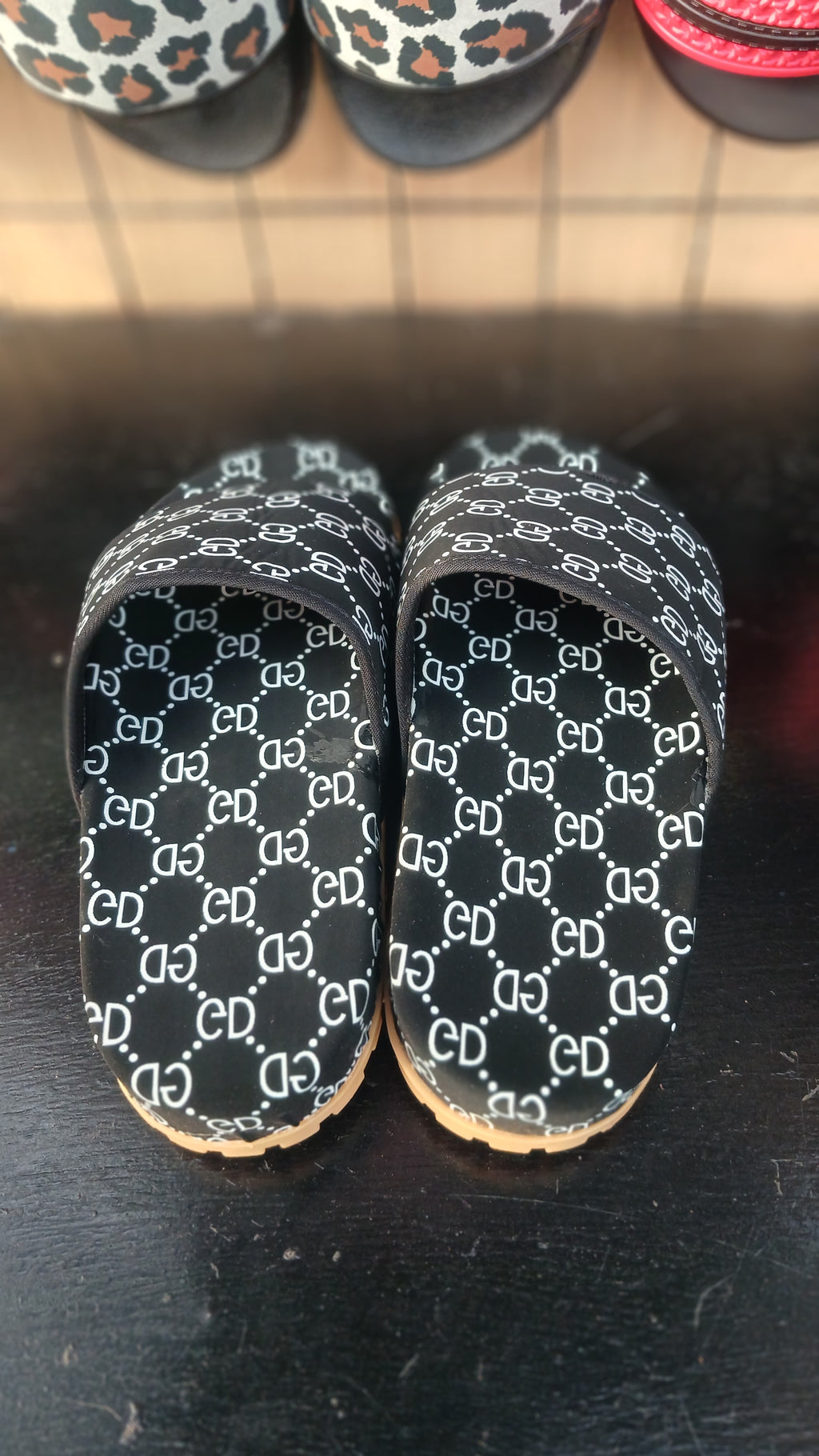 Gucci slippers
