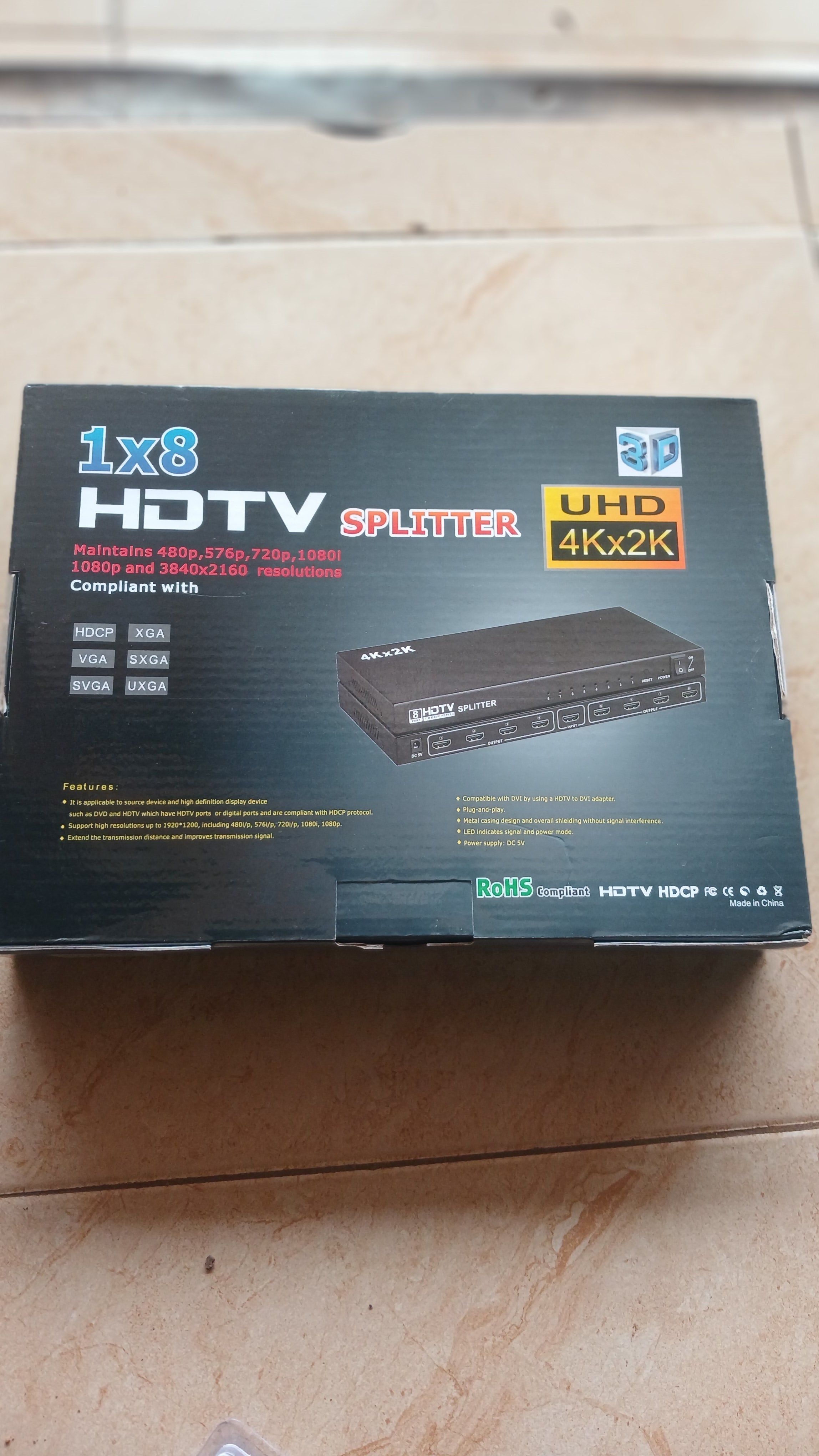 Generic 1x8 HDTV Splitter used to distribute one HDMI signal to eight displays simultaneously.